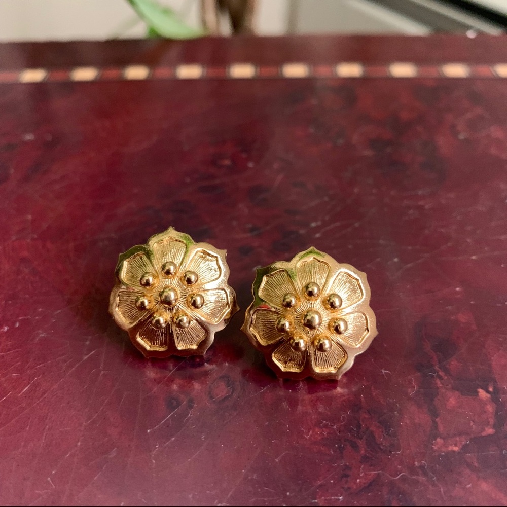 Gold tone Burberry’s earnings
